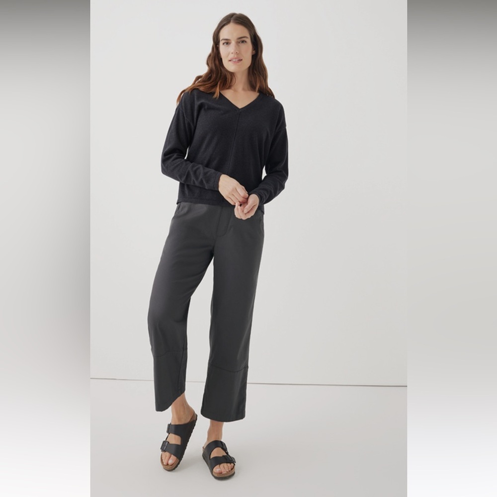 Pact Daily Twill cropped Pant in size M color Storm